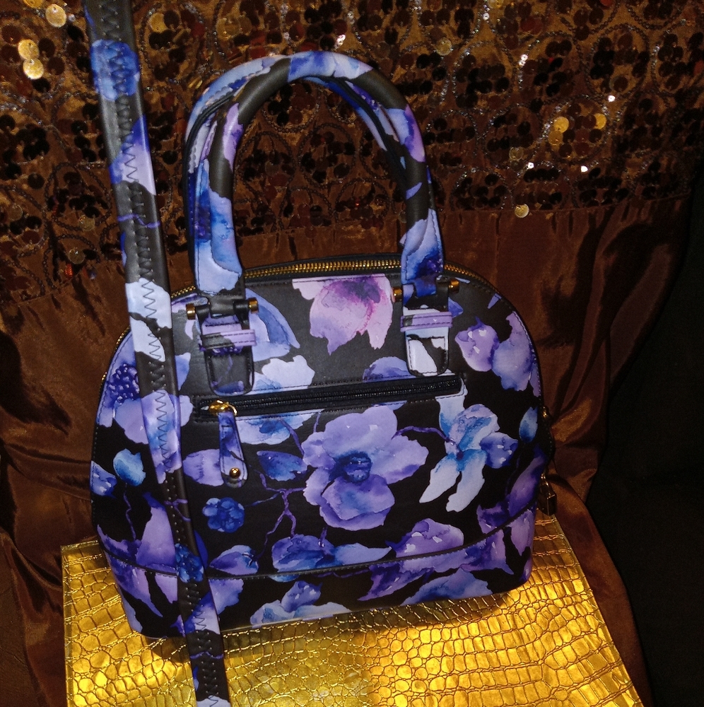 NEW JUST FAB BUCKET STYLE HAND BAG/CROSSBODY VERSATILE. COLORS MULTI